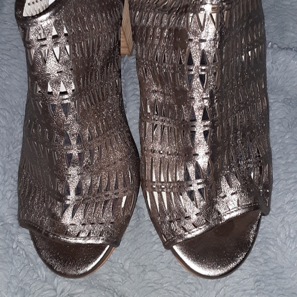 Sandals - Picture 1 of 8